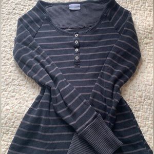 columbia athletic wear long sleeve! good quality, no stains or damage! :)